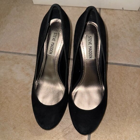 Steve Madden ULLTRA Black Heels/Pumps  Size 6 Black Suede Round Toe - Picture 1 of 3